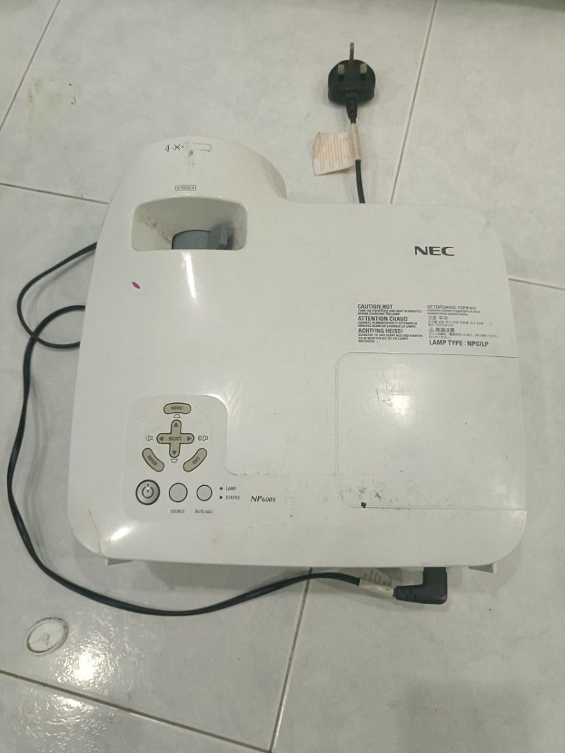 Projector (Category: Projectors) located in Singapore. Submitted by puva13 (Listing ID 1373683699, Image 3). Description: lightly use.. self collect.