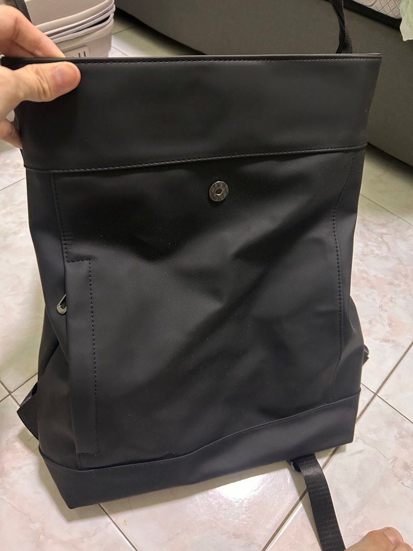 Quality backpack (Category: Backpacks) located in Kuala Lumpur. Submitted by leexiisha95041 (Listing ID 1373737212, Image 2). Description: Want to sell because don’t like it .