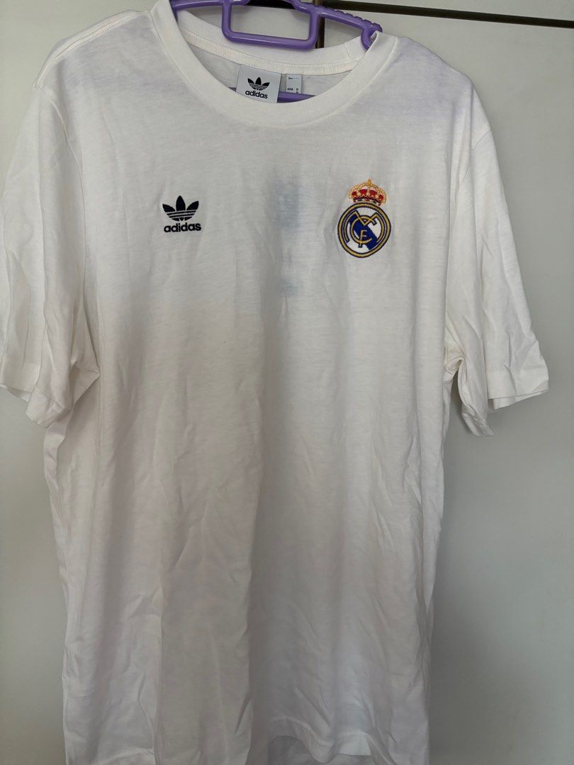 Real Madrid retro shirt (Category: Activewear) located in Singapore. Submitted by pelei (Listing ID 1373642407, Image 1). Description: Brand new Real Madrid retro shirt Adidas Original RM shirt Size L No trade .