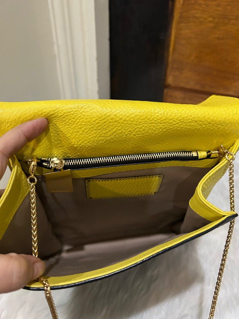Rouge & Lounge Chain Sling Bag (Category: Luxury Bags & Wallets) located in Manila. Submitted by sofyzticada (Listing ID 1373636945, Image 2). Description: No flaws. In very good condition. 24 hours reservation only. Payment first policy. MOP: Gcash or Bank transfer MOD: Lalamove or Flash express.