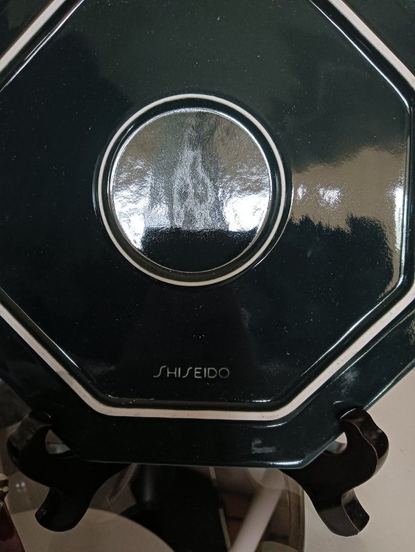 Shiseido Table Plate (Category: Dinnerware & Cutlery) located in Mandaluyong City. Submitted by ehrgeee (Listing ID 1373656874, Image 3). Description: Brand New Shiseido Table ware set octagonal plate. Black Plate only. With minor discoloration of white lines on the side due to long storage inside the display cabinet. Unused since it was bought in Japan. This item is very rare..