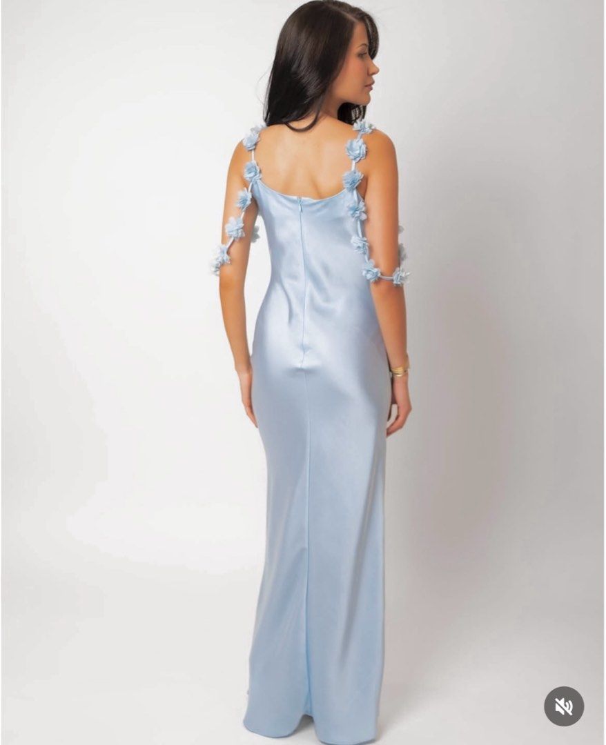 Skyblue Long Gown/Dress (Category: Evening dresses & gowns) located in Mandaluyong City. Submitted by barbara.wardrobe (Listing ID 1373600954, Image 2). Description: - Used one only - What you see is what you get.