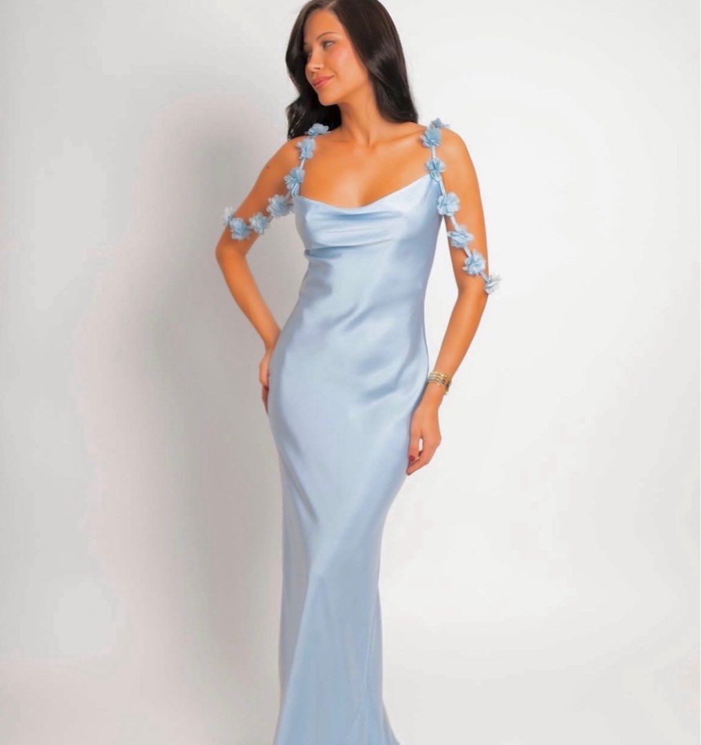 Skyblue Long Gown/Dress (Category: Evening dresses & gowns) located in Mandaluyong City. Submitted by barbara.wardrobe (Listing ID 1373600954, Image 3). Description: - Used one only - What you see is what you get.