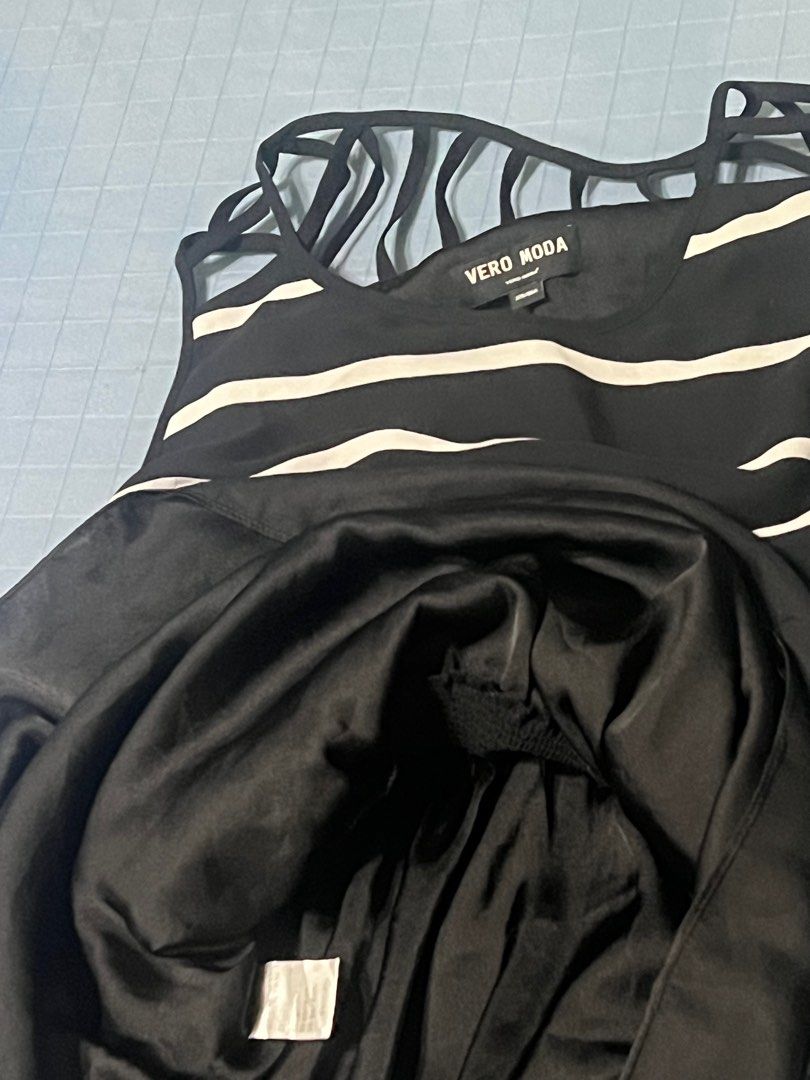 sleeveless summer dress (Category: Dresses) located in Dinalupihan. Submitted by pinkshop21 (Listing ID 1373691322, Image 3). Description: All items are preloved Please manage your expectation Bust size 36 waistline 25 - 30 garterized Lenght size 35.