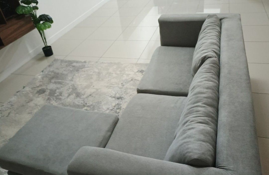 Sofas L Shape (Category: Sofas) located in Shah Alam. Submitted by nielbin (Listing ID 1373712595, Image 3). Description: Material Easy Clean Easy to wash. Have cats also don't scratch..