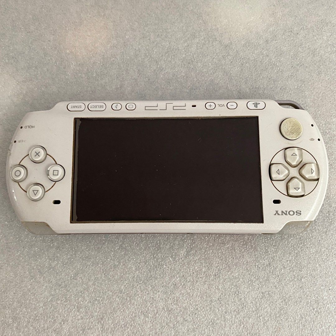 由 vicky910719 (刊登 ID 1373605155，圖片 2) 提交，位於 新北市 (New Taipei) 的 Sony PlayStation Portable PSP 3007 遊戲主機/掌機 (類別：PlayStation)，說明：Sony PlayStation Portable PSP 3007 遊戲主機/掌機 附充電線 電池可正常充電。