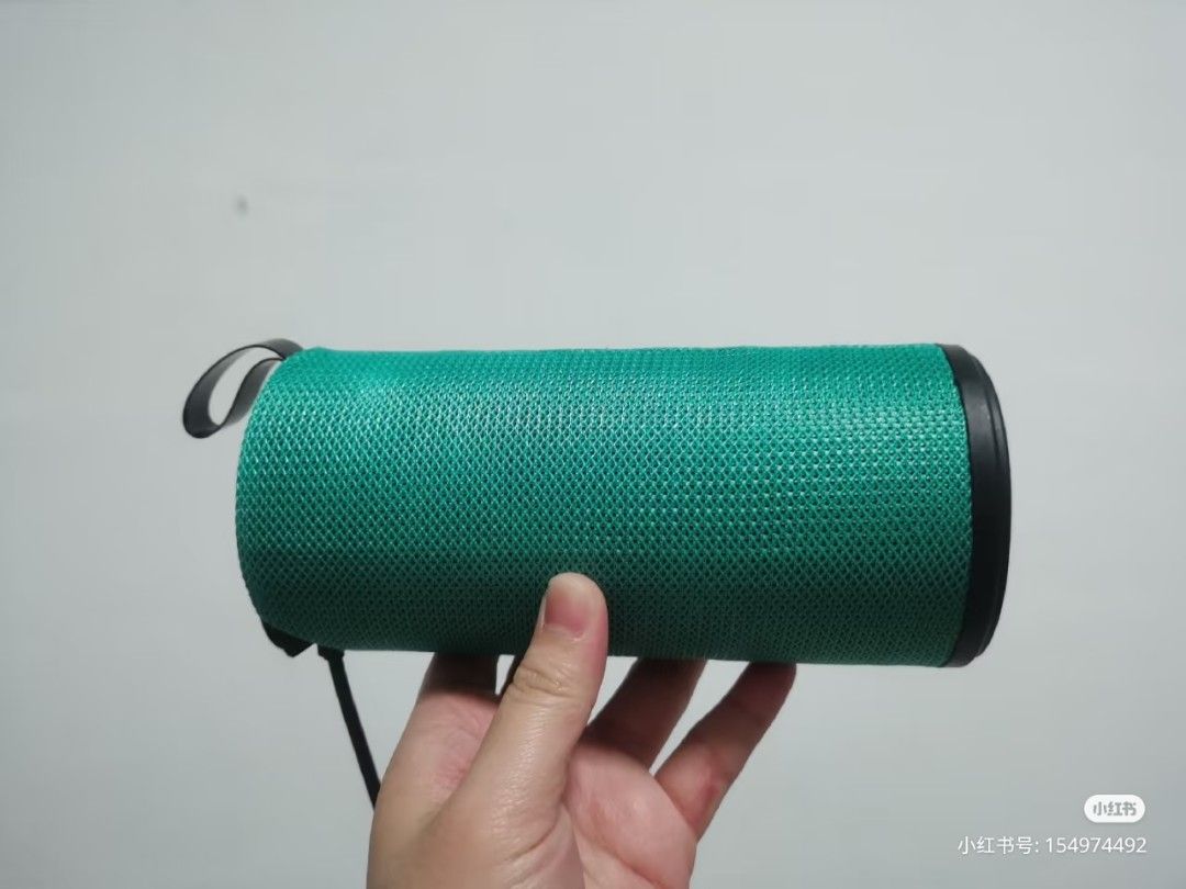 Bluetooth Speaker (Category: Portable Music Players) located in Singapore. Submitted by erleyana00 (Listing ID 1373665288, Image 1). Description: Bluetooth speaker ✅ Condition looks like new, only used 1-2times ✅ Comes with cable & box.