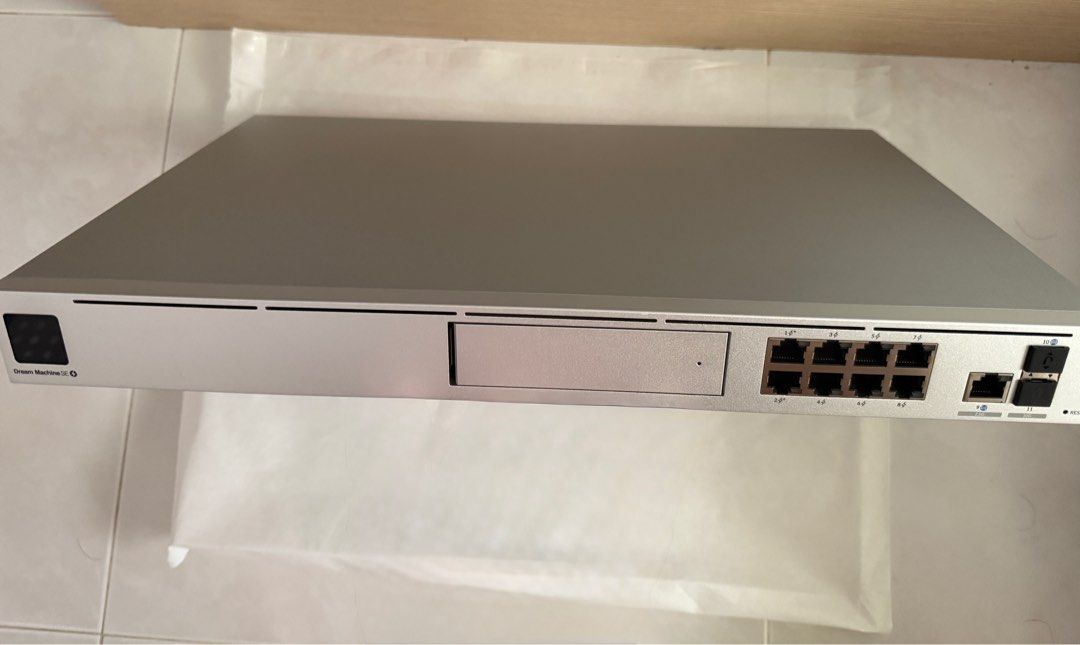 Ubiquiti Unifi UDM-SE POE (Category: Networking) located in Singapore. Submitted by louis_12 (Listing ID 1373634272, Image 2). Description: Super new condition. Will provide the power cable only..