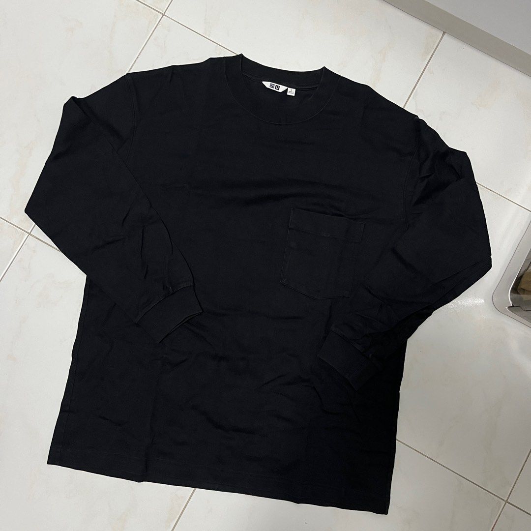 Uniqlo U black long sleeve pocket tee (Category: Tshirts & Polo Shirts) located in Singapore. Submitted by comfyclub (Listing ID 1373706841, Image 2). Description: 📌 ITEM INFO 📌 • size tagged L • no tears or pinholes • hardly wore this - the color of the black is still very dark! • rfs: decluttering wardrobe 📦 FREE MAILING with tracking number 🧍 meetups only at my convi / extra charges to deliver in person depending on location 💰 open to neg