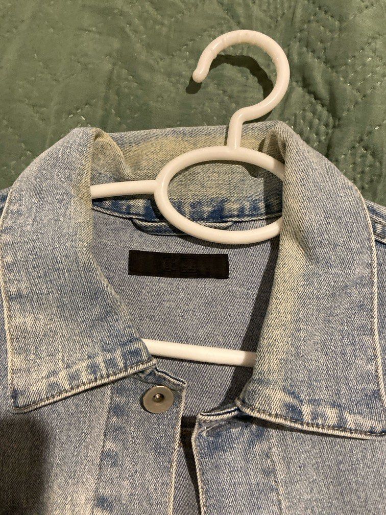 Uniqlo Vintage Type 1 Denim Jacket (Category: Coats, Jackets and Outerwear) located in Muntinlupa City. Submitted by dheclutters (Listing ID 1373742711, Image 3). Description: Vintage Style Type 1 Denim Jacket by Uniqlo Fits XL with Slight Crop and relaxed fit.