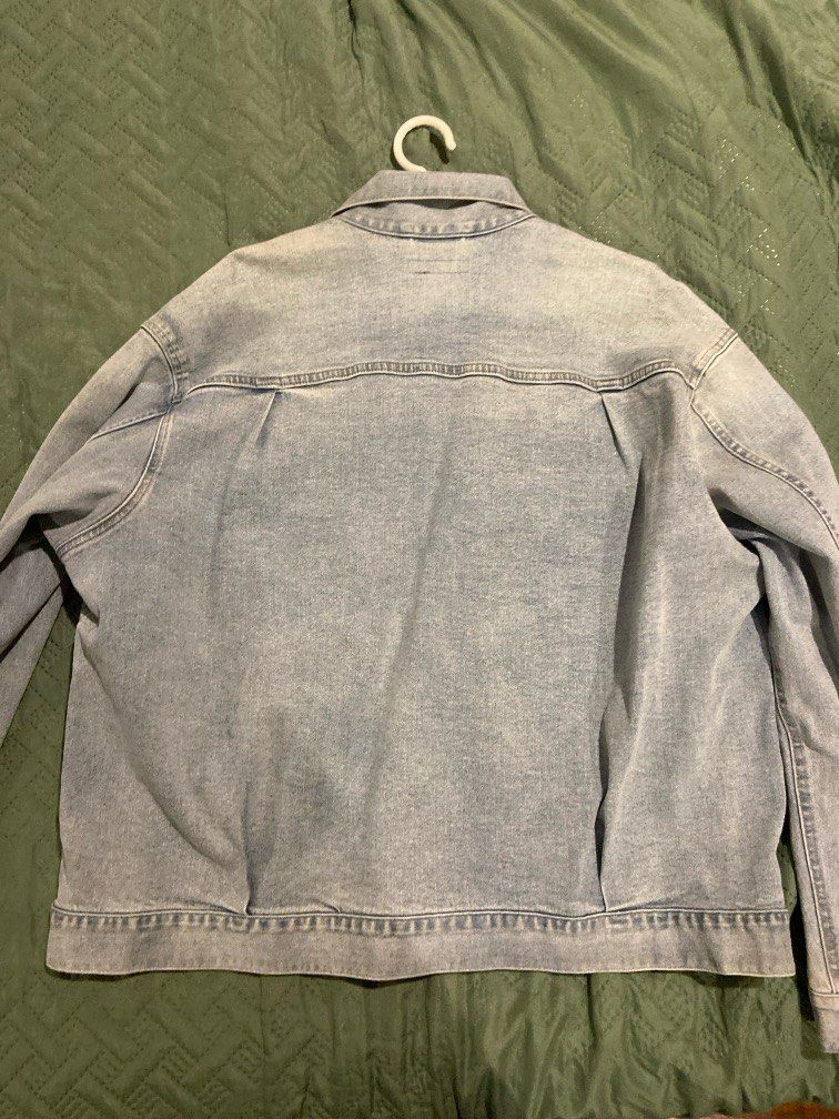 Uniqlo Vintage Type 1 Denim Jacket (Category: Coats, Jackets and Outerwear) located in Muntinlupa City. Submitted by dheclutters (Listing ID 1373742711, Image 2). Description: Vintage Style Type 1 Denim Jacket by Uniqlo Fits XL with Slight Crop and relaxed fit.