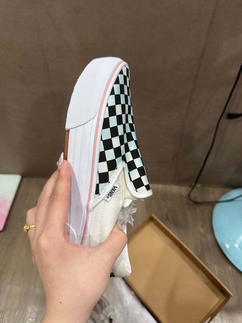 由 caiying91739175 (刊登 ID 1373713285，圖片 2) 提交，位於 台北市 (Taipei) 的 VANS黑白棋盤格 (類別：溜冰鞋，滑輪鞋和滑板車)，說明：原價1980 尺寸24.5 1500含運。