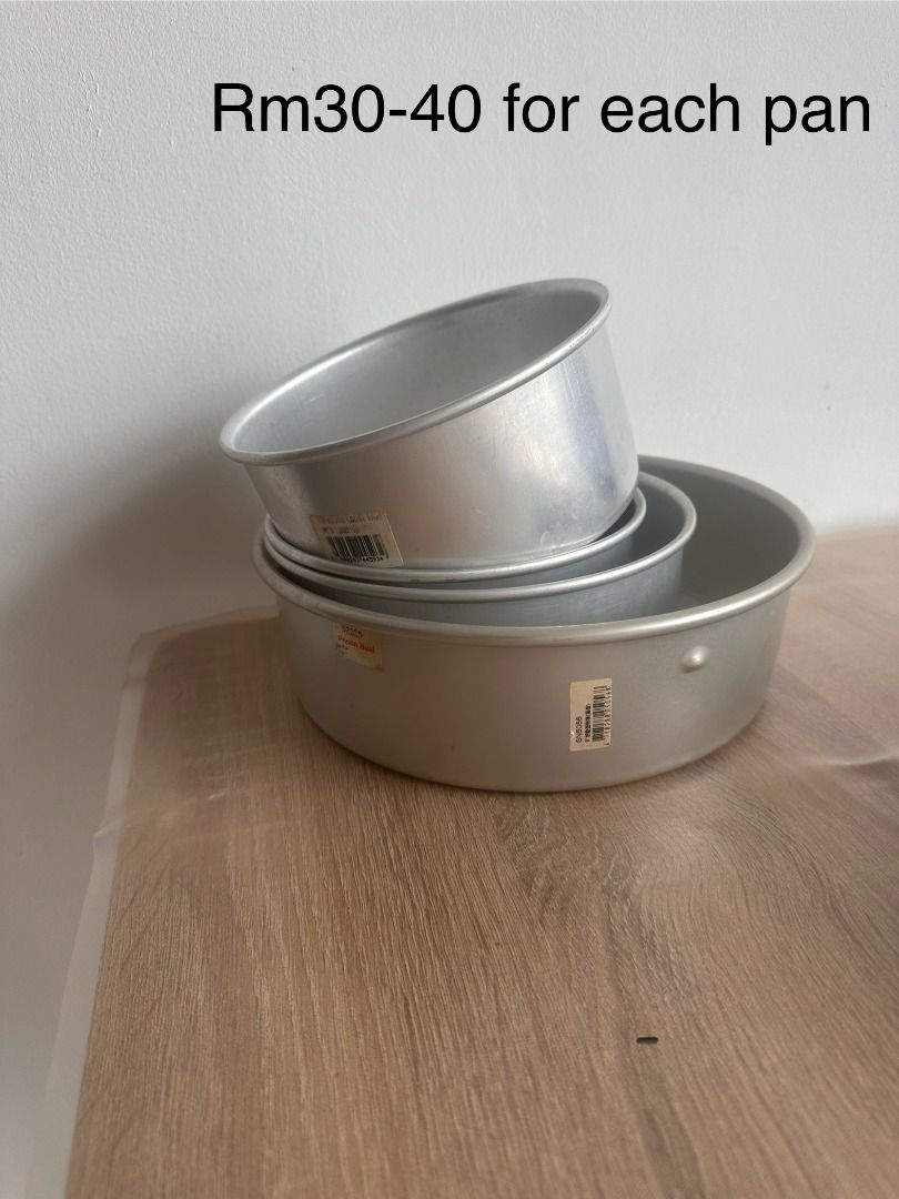 Various baking items (Category: Bakeware) located in Kuala Lumpur. Submitted by bakeanythi49930 (Listing ID 1373577013, Image 1). Description: In very good condition. Used to help out at a cafe and private baking sales. Hope to pass this on to someone who is as passionate with baking.