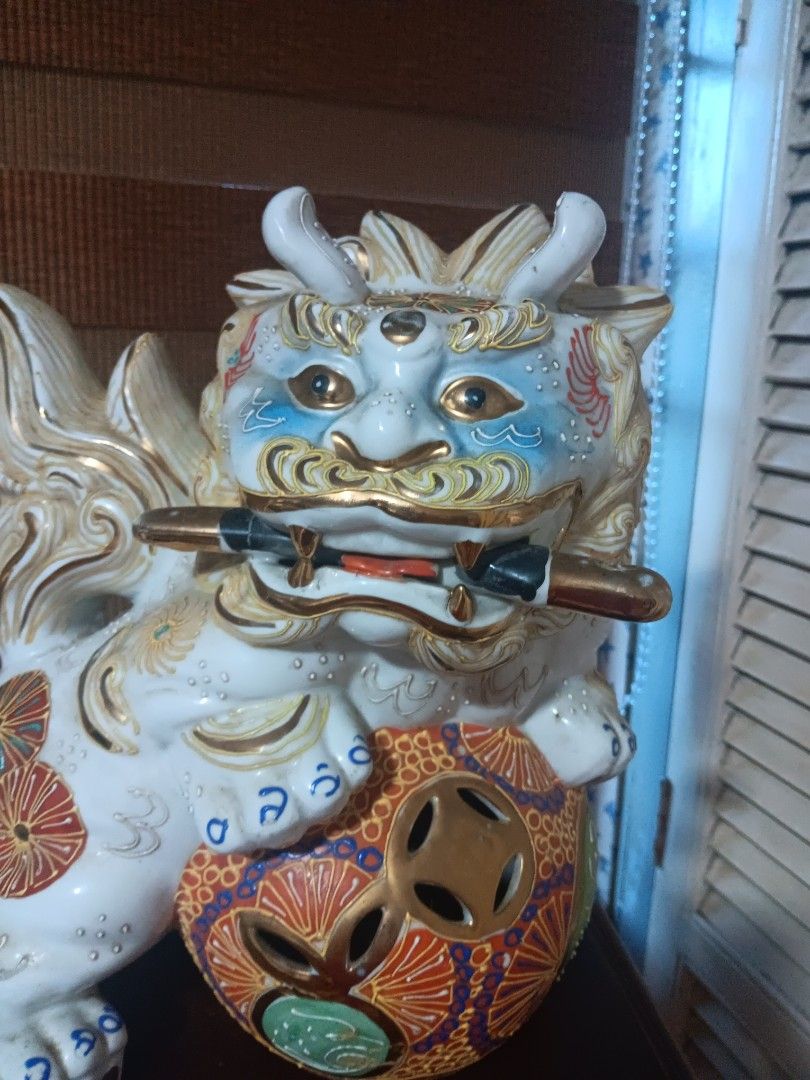 Vintage Ceramic Lion Statue (Category: Figurines & Statues) located in Las Pinas. Submitted by jesus1smysavi0r (Listing ID 1373700849, Image 1). Description: Vintage Ceramic Gilded Kutani FOO DOG With BALL Chinese Guardian Lion Statue. Php7,200.