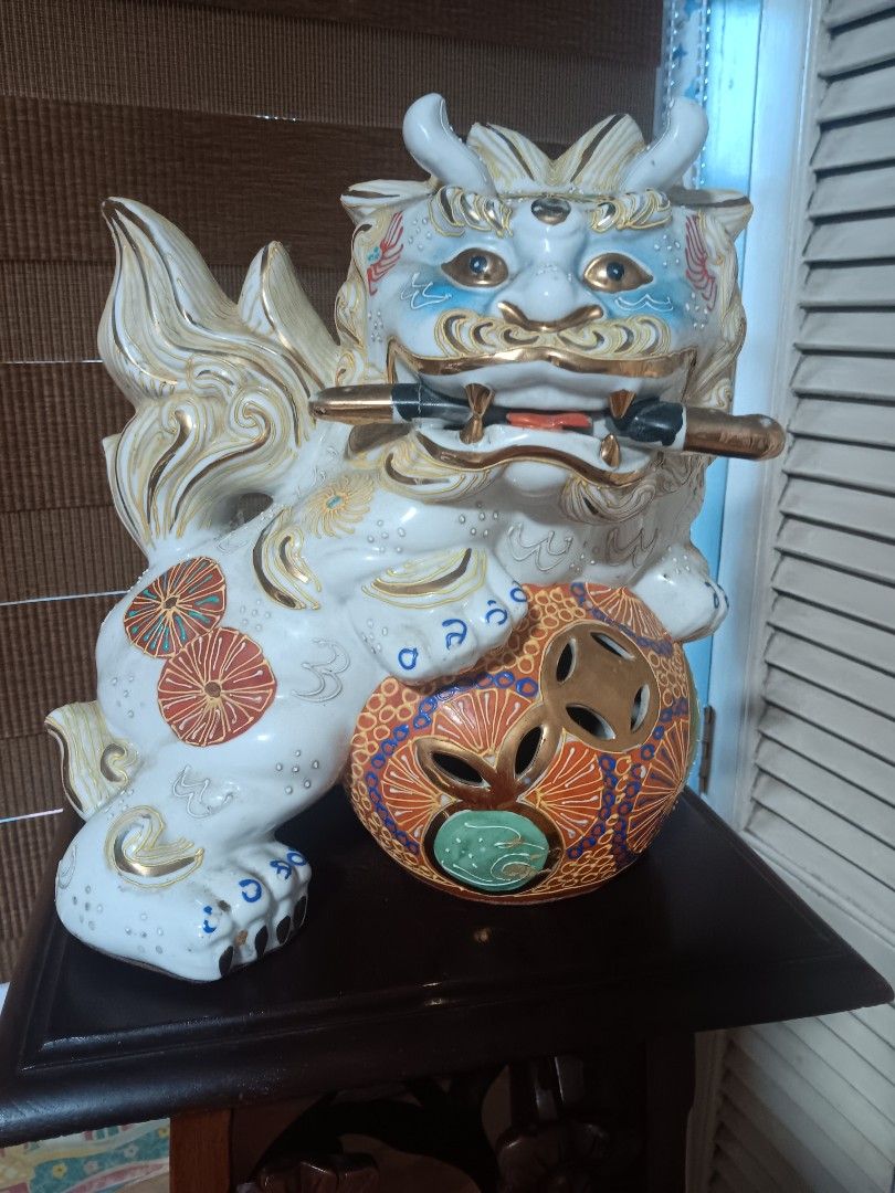 Vintage Ceramic Lion Statue (Category: Figurines & Statues) located in Las Pinas. Submitted by jesus1smysavi0r (Listing ID 1373700849, Image 2). Description: Vintage Ceramic Gilded Kutani FOO DOG With BALL Chinese Guardian Lion Statue. Php7,200.