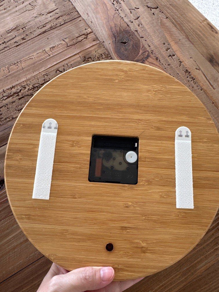 Wooden clock65074661242114111