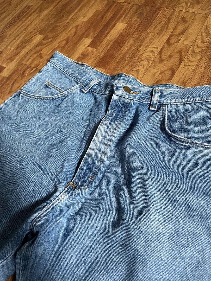 Wrangler Jorts (Category: Shorts) located in Quezon City. Submitted by chris.secondhand (Listing ID 1373601120, Image 2). Description: W-32-34 Jorts Fits wide lightly washed.