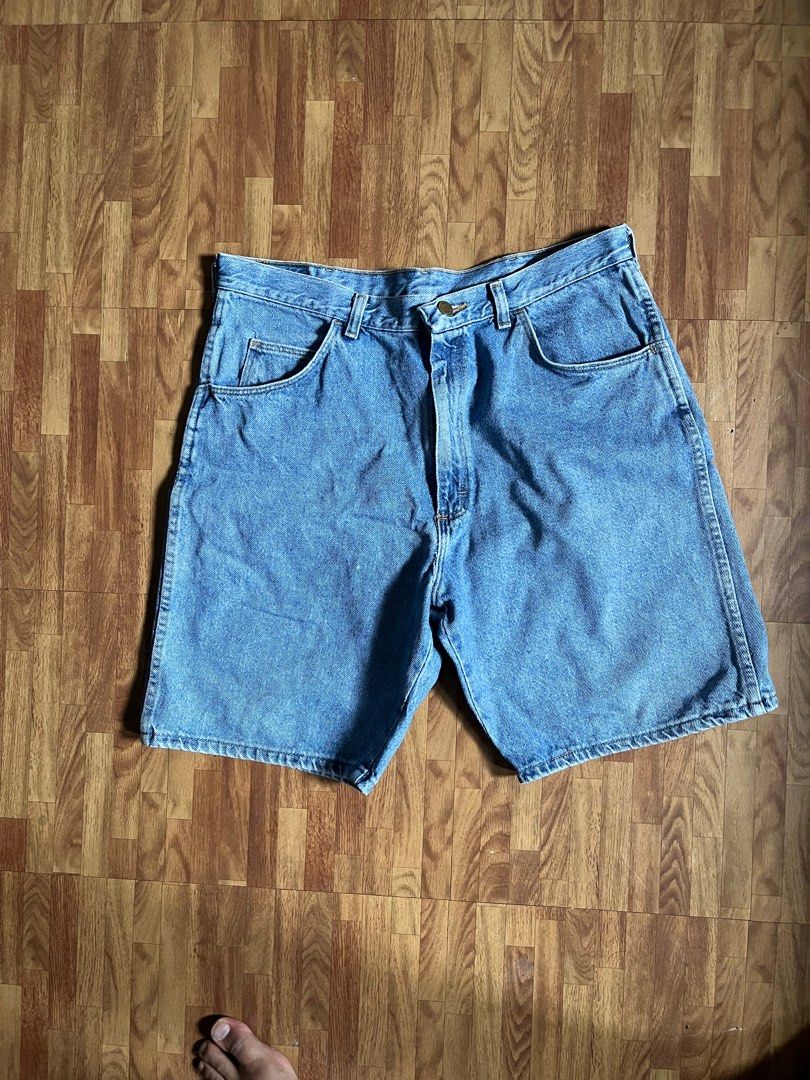 Wrangler Jorts (Category: Shorts) located in Quezon City. Submitted by chris.secondhand (Listing ID 1373601120, Image 1). Description: W-32-34 Jorts Fits wide lightly washed.