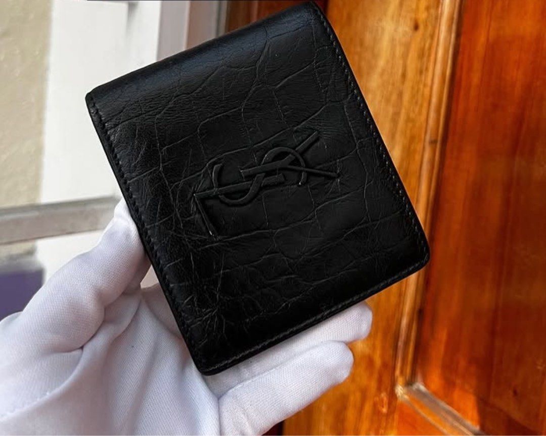 YSL CROC BIFOLD WALLET (Category: Luxury Bags & Wallets) located in Santa Ana. Submitted by astonandariana (Listing ID 1373575398, Image 1). Description: .