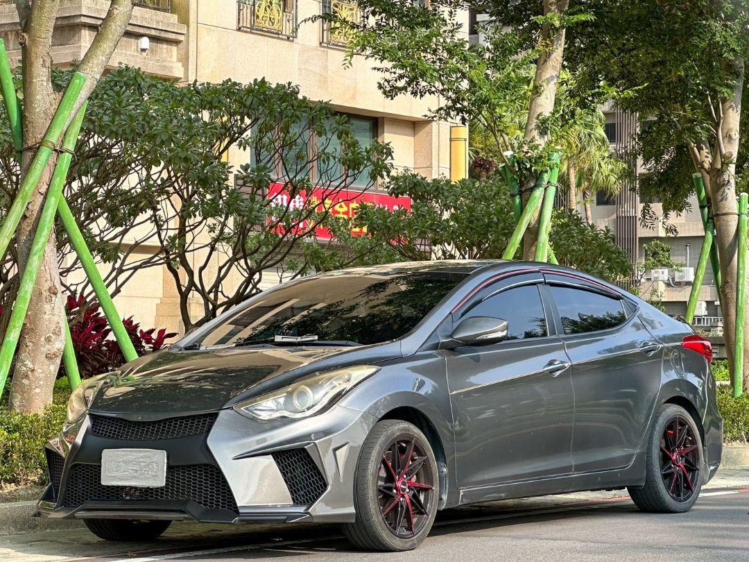由 show13492032912 (刊登 ID 1373856930，圖片 1) 提交，位於 桃園市 (Taoyuan) 的 2012年 Hyundai Elantra 旗艦版 全車外觀升級 (類別：汽車出售)，說明：全車外觀升級，年輕人第一台帥車，從 Elantra 開始！ 新進:2012年 Hyundai Elantra 旗艦版 • 省油省稅、外型流線，帥又實用 • 旗艦配備：天窗、I-Key、真皮座椅、倒車雷達 • 車況穩、冷氣冰、接手就開 • 想要入門改裝、帥氣通勤，這台底子很可以！ • 可貸款｜可車換車｜履約保證安心交車 保證實車在店 可視訊看車 歡迎洽詢 有喜歡 價格也讓你喜歡 同LINE聯絡方式：0918-753-292（Danny)。