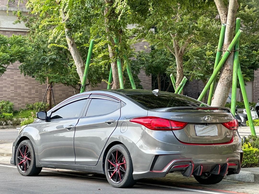 由 show13492032912 (刊登 ID 1373856930，圖片 3) 提交，位於 桃園市 (Taoyuan) 的 2012年 Hyundai Elantra 旗艦版 全車外觀升級 (類別：汽車出售)，說明：全車外觀升級，年輕人第一台帥車，從 Elantra 開始！ 新進:2012年 Hyundai Elantra 旗艦版 • 省油省稅、外型流線，帥又實用 • 旗艦配備：天窗、I-Key、真皮座椅、倒車雷達 • 車況穩、冷氣冰、接手就開 • 想要入門改裝、帥氣通勤，這台底子很可以！ • 可貸款｜可車換車｜履約保證安心交車 保證實車在店 可視訊看車 歡迎洽詢 有喜歡 價格也讓你喜歡 同LINE聯絡方式：0918-753-292（Danny)。