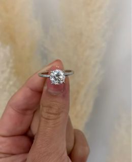 (Category: ) located in . Submitted by luxe.diamondss (Listing ID 1373820746, Image 1). Description: .