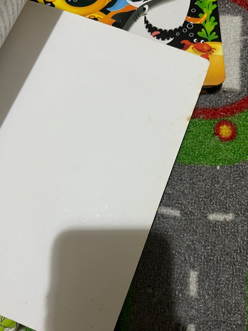 由 teaeggloveme (刊登 ID 1373937109，圖片 3) 提交，位於 台北市 (Taipei) 的 兒童硬頁書➕英文繪本組 (類別：嬰兒玩具)，說明：下面兩本較有使用痕跡 整圖一起賣。