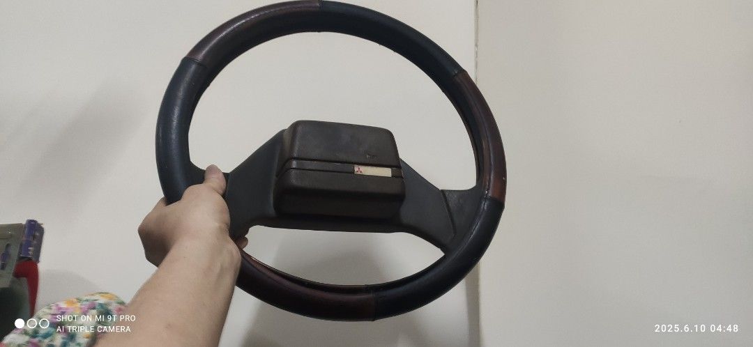 由 lkkk567 (刊登 ID 1373953693，圖片 1) 提交，位於 台中市 (Taichung) 的 得利卡 柴油 貨車 方向盤 二手 (類別：汽機車零配件)，說明：得利卡 柴油 貨車 方向盤 二手 柴油2500cc拆下，二手。