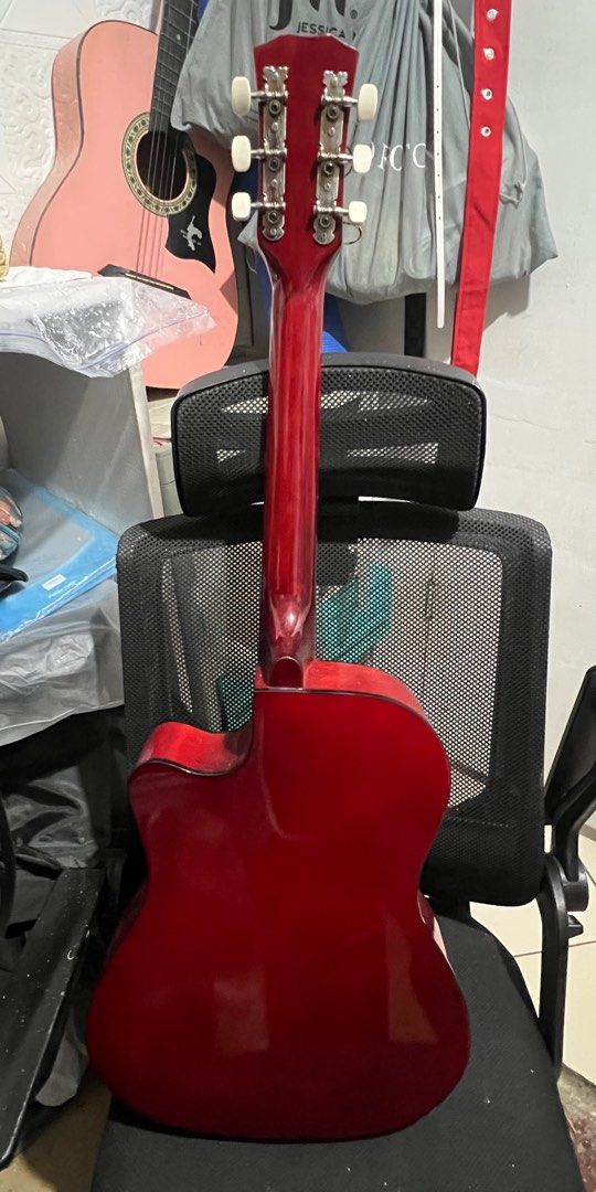 DAVIS ACOUSTIC GUITAR (Category: Musical Instruments) located in Makati City. Submitted by ilayy (Listing ID 1373862130, Image 2). Description: GOOD AS NEW bag included negotiable just name your price ISSUE needs a string change.
