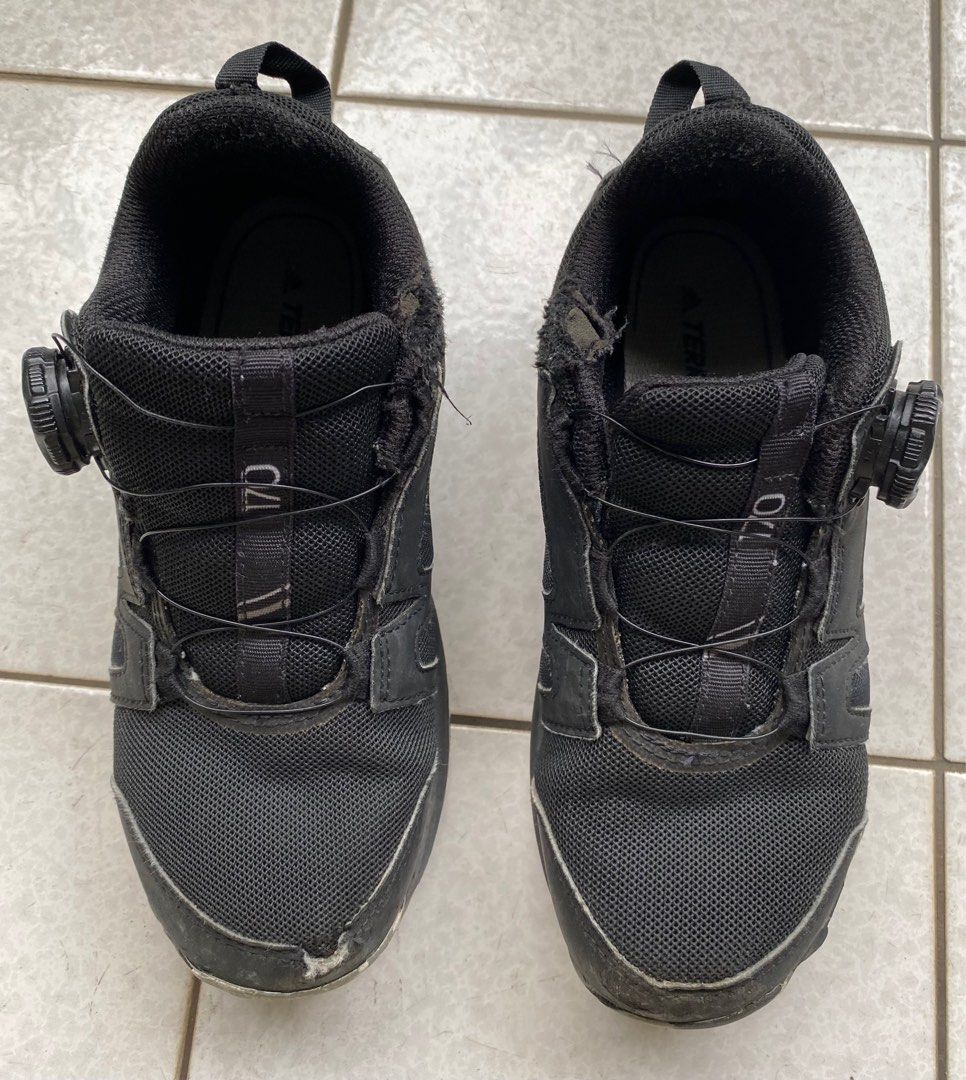 由 wy52100 (刊登 ID 1373788186，圖片 2) 提交，位於 台北市 (Taipei) 的 二手adidas兒童戶外鞋（200cm） (類別：嬰兒及兒童流行時尚)，說明：很好的一雙鞋，防水，登山抓地性很好。孩子穿小了，給錢就出。。
