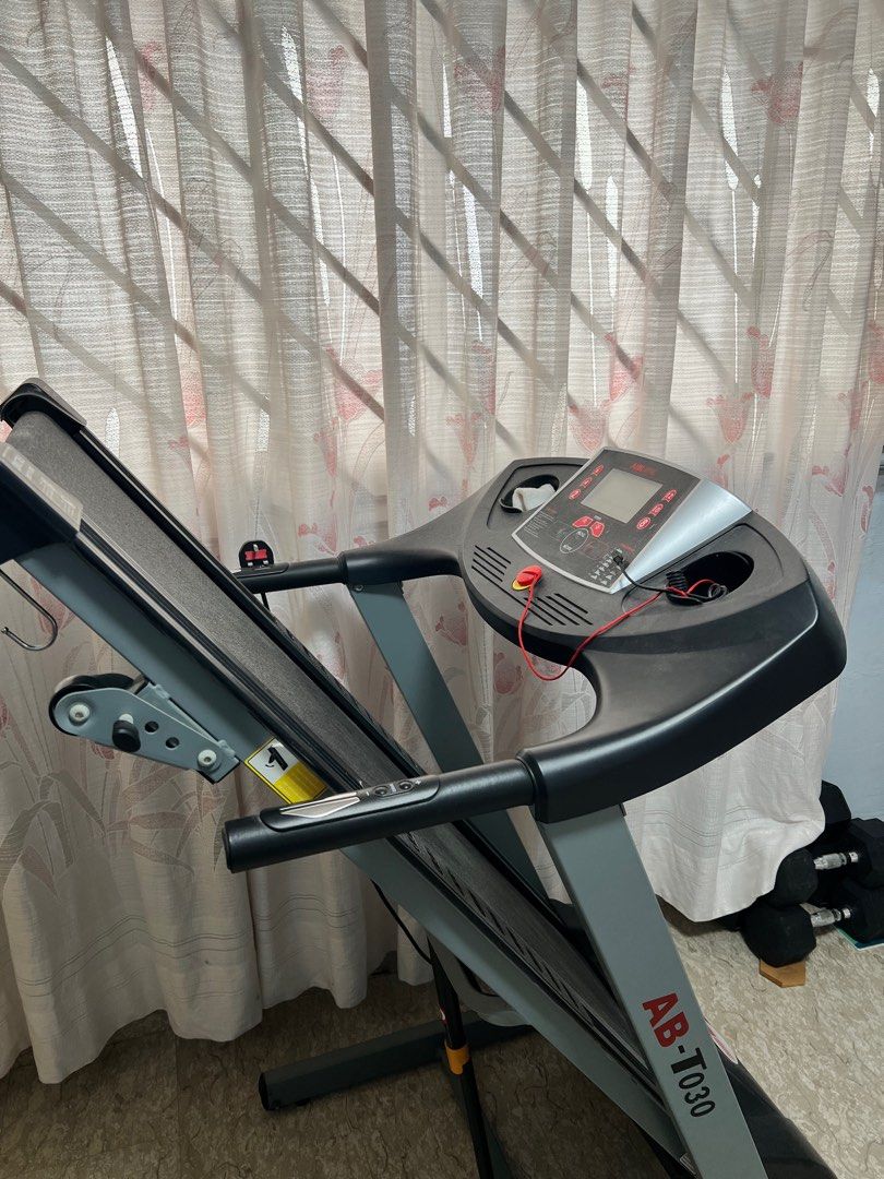 AIBI Threadmill (Category: Cardio & Fitness Machines) located in Singapore. Submitted by jedjedd (Listing ID 1373861787, Image 4). Description: Bought it and dint use much of it as I don’t have the time. It’s as good as new. Speed: Adjustable from 1-12 km/h. Incline: 3 levels of manual incline. Display: 5” LCD blue backlight display showing speed, time, distance, calories, and pulse. Programs: 3 user programs, 3 target countdown modes, 3 body fat