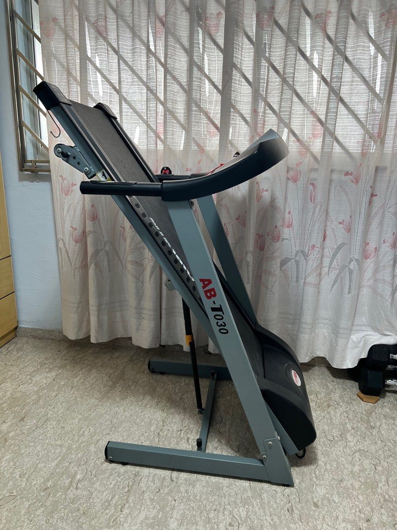 AIBI Threadmill (Category: Cardio & Fitness Machines) located in Singapore. Submitted by jedjedd (Listing ID 1373861787, Image 3). Description: Bought it and dint use much of it as I don’t have the time. It’s as good as new. Speed: Adjustable from 1-12 km/h. Incline: 3 levels of manual incline. Display: 5” LCD blue backlight display showing speed, time, distance, calories, and pulse. Programs: 3 user programs, 3 target countdown modes, 3 body fat