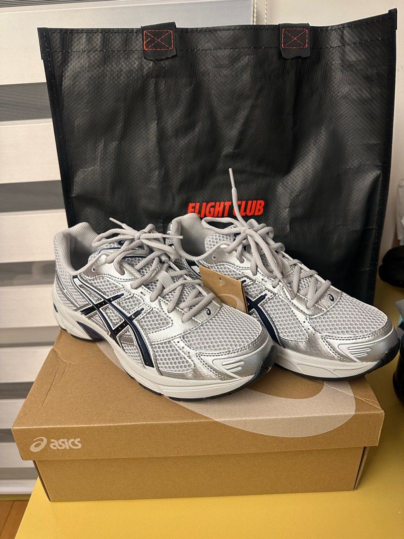 ASICS Gel-1130 Glacier Grey/Black (Category: Sneakers) located in San Juan City. Submitted by b.ocampo (Listing ID 1373905932, Image 2). Description: • ASICS Gel-1130 Glacier Grey/Black in US 8 (Men’s) / US 9.5 (Women’s) / UK 7 • Brand New • Bought in NY • RFS: bf bought the wrong size.