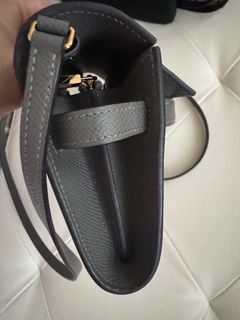 (Category: ) located in . Submitted by vicsluxurycloset (Listing ID 1373812874, Image 1). Description: .