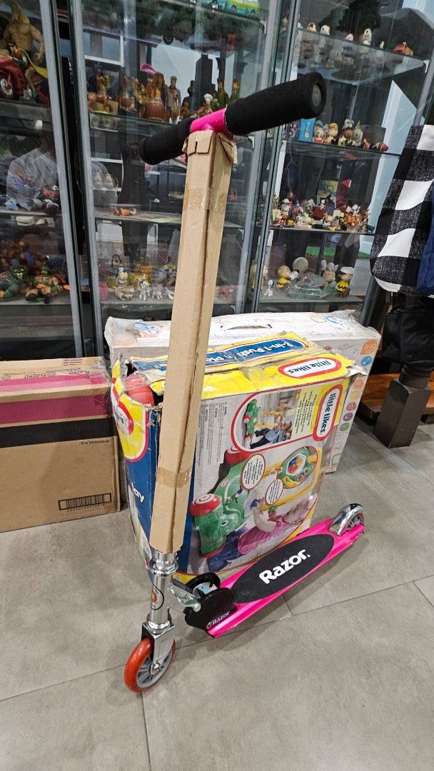 Authentic RAZOR PINK KICK SCOOTER (Category: Skates, Rollerblades & Scooters) located in Quezon City. Submitted by charliebrown_olx (Listing ID 1373886055, Image 1). Description: Brand: RAZOR Item: KICK SCOOTER Classification: Unused Condition: Like New, WYSIWYG TERMS & CONDITIONS: 1. C.O.D. Can meet buyers at - Del Monte Ave, Q.C. 2. Shipping c/o buyer. 3. Prices are Final. 4. Respect the Ad. TFL!.