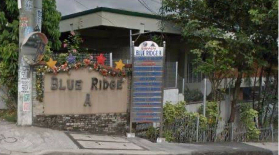 BLUERIDGE near Whiteplains (Category: House & Lot) located in Taguig. Submitted by brokerhanstaneo_09178038728 (Listing ID 1353460531, Image 1). Description: Blue Ridge A Lot Area: 405 sqm Old House: Bungalow with 5 bedrooms, 4 T & B plus 1 Maids room Kitchen and dirty kitchen 4 - 5 car garage Asking Price: 48,000,000.