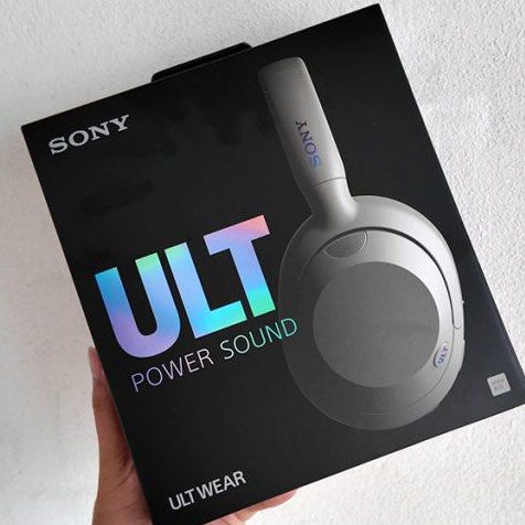 BRAND NEW SONY ULT WEAR off-white (Category: Headphones & Headsets) located in Singapore. Submitted by n9vemberflush (Listing ID 1373942172, Image 1). Description: - comes with original box, charger, accessories & manuals - only tried once to test sound, selling cos i don’t like headphones .