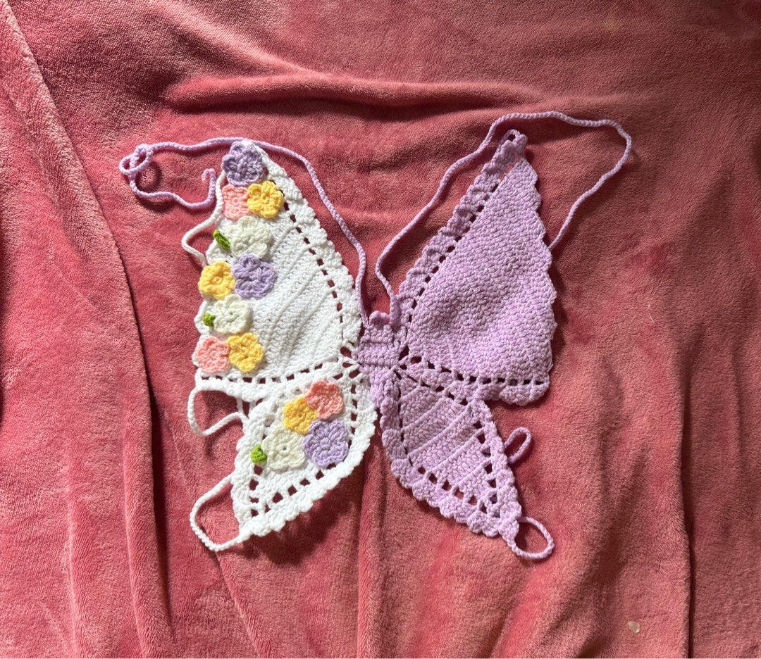 Butterfly crochet top (Category: Others Tops) located in Pulilan. Submitted by gelaiskiii (Listing ID 1373850201, Image 1). Description: Freesize.