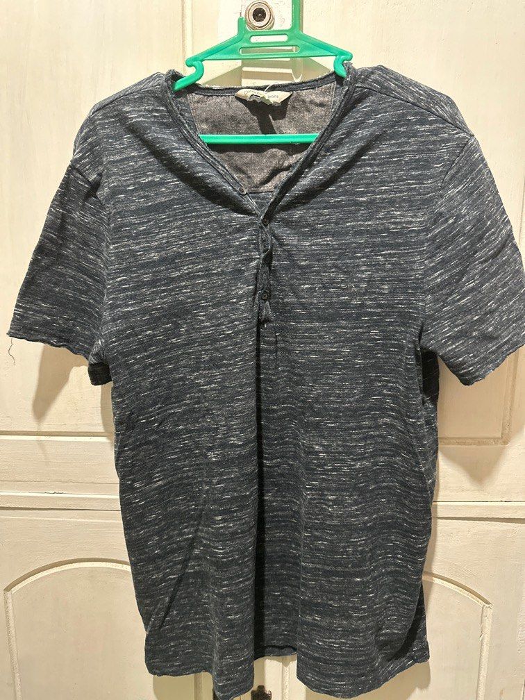 Calvin Klein Jeans Shirt (Category: Tshirts & Polo Shirts ) located in Mangaldan. Submitted by batrinabryan13 (Listing ID 1373781108, Image 1). Description: Rfs: Decluttering.