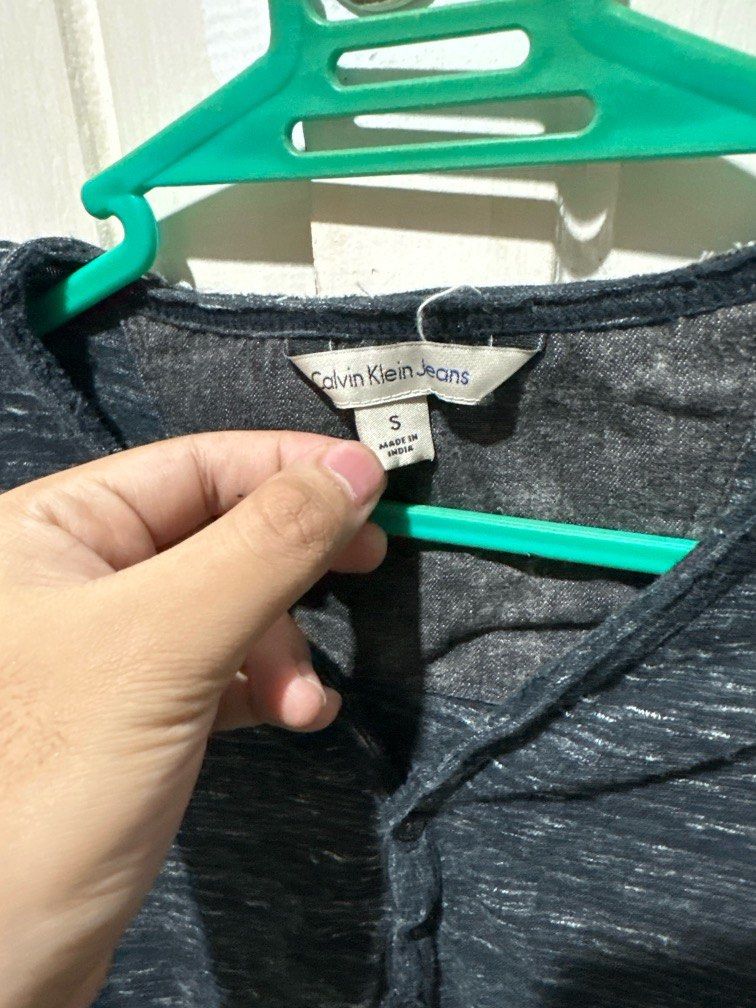 Calvin Klein Jeans Shirt (Category: Tshirts & Polo Shirts ) located in Mangaldan. Submitted by batrinabryan13 (Listing ID 1373781108, Image 2). Description: Rfs: Decluttering.