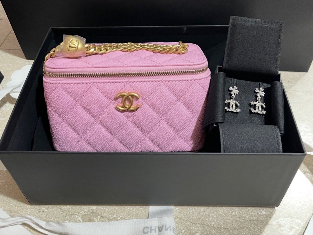 Chanel rare HEART BALL VANITY (Category: Bags & Wallets) located in Singapore. Submitted by rainexbow (Listing ID 1373907932, Image 2). Description: Brand new in box With stickers all intact Full box Local receipt.