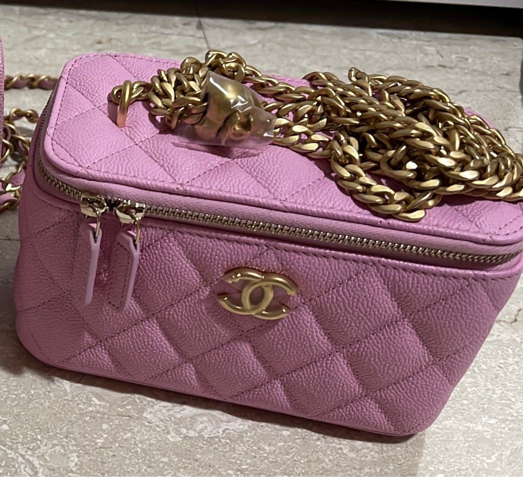 Chanel rare HEART BALL VANITY (Category: Bags & Wallets) located in Singapore. Submitted by rainexbow (Listing ID 1373907932, Image 1). Description: Brand new in box With stickers all intact Full box Local receipt.