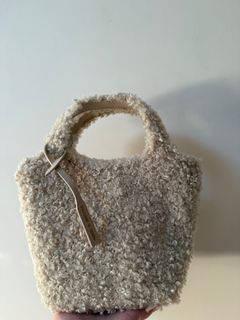 Charles & keith 米色羊羔毛手袋64216185551362110