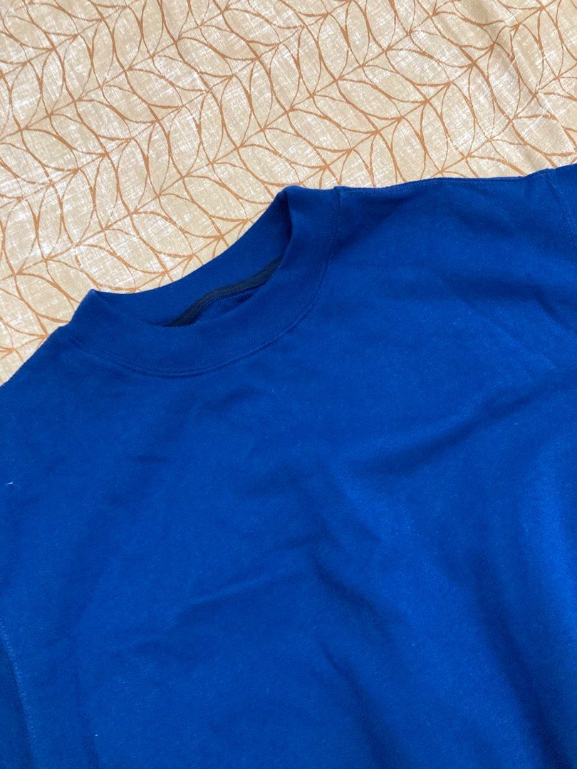 DARK ROYAL BLUE CROPPED TOP WITH GARTER (Category: Blouses) located in Manila. Submitted by vxnclodeclutters (Listing ID 1373933957, Image 3). Description: brandnew but no tags never used naka tambak lang tela sa loob is like a pullover/hoodie medyo mabulak abercrombie tatak small on tag but fits up to large.