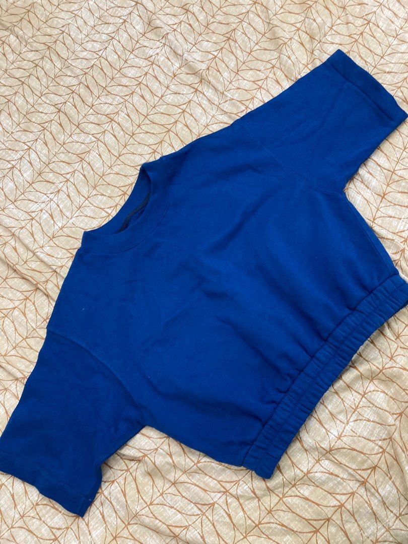 DARK ROYAL BLUE CROPPED TOP WITH GARTER (Category: Blouses) located in Manila. Submitted by vxnclodeclutters (Listing ID 1373933957, Image 2). Description: brandnew but no tags never used naka tambak lang tela sa loob is like a pullover/hoodie medyo mabulak abercrombie tatak small on tag but fits up to large.