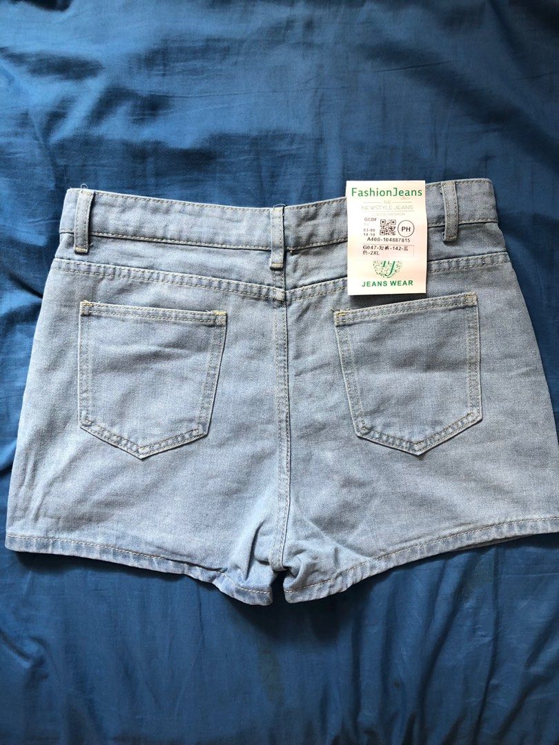 Denim Skort fits Large to semi XL (Category: Skirts) located in Manila. Submitted by 411_____ (Listing ID 1373780967, Image 3). Description: rfs: wrong size 2xl on tag but fits large to semi xl.