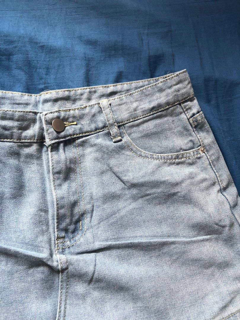 Denim Skort fits Large to semi XL (Category: Skirts) located in Manila. Submitted by 411_____ (Listing ID 1373780967, Image 2). Description: rfs: wrong size 2xl on tag but fits large to semi xl.