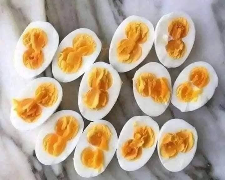 Double Yolk Egg (per tray) (Category: Fresh Produce) located in Manila. Submitted by kairos_luckyonlineshop (Listing ID 1373862012, Image 3). Description: 💥 WEDNESDAY KALAKAL 💥 Pasa tau ng ORDER 😍 ILAN SAU 😍 ALAM MONG LEGIT MALAKI 🤣 MERON PO HABOL NTIN TO😊 Double yolk punuan! XL TO JUMBO SIZE MAG ITLOGAN TAU🤣.