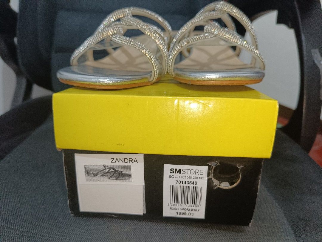 Figlia Zandra Party Shoes (Category: Sandals) located in Makati City. Submitted by izzie_stevensoo7 (Listing ID 1373833374, Image 1). Description: Once lang nagamit Size 9 With Box and Silica gel May konting dents pero di sya noticeable RFS: hindi na sya nagagamit.