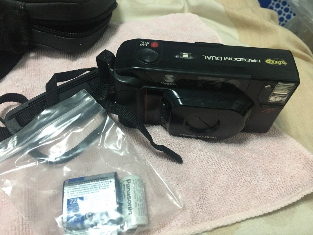 freedom Dual nodel by MINOLTA (Category: Cameras) located in Cainta. Submitted by juliangelz39537 (Listing ID 1373942976, Image 2). Description: 2005 model Minolta flash automatic Camera,auto focus well maintained, seldom used, operable , easy use for sale RFS De cluttering , flaw: No Battery but kept the old battery for reference purpose . slightly negotiable.